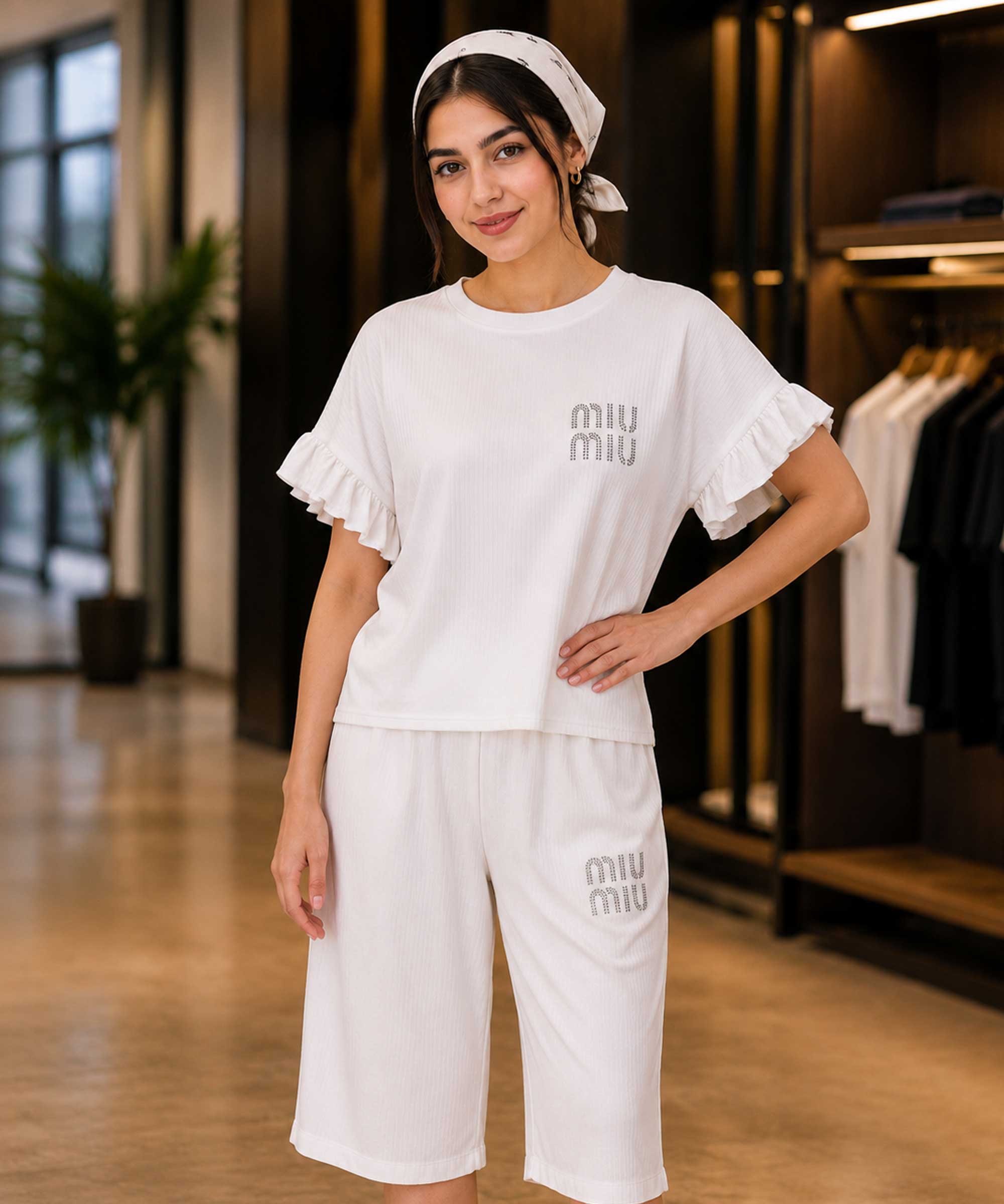 ست تیشرت و شلوارک زنانه miu miu  رنگ سفید در کوک مال
