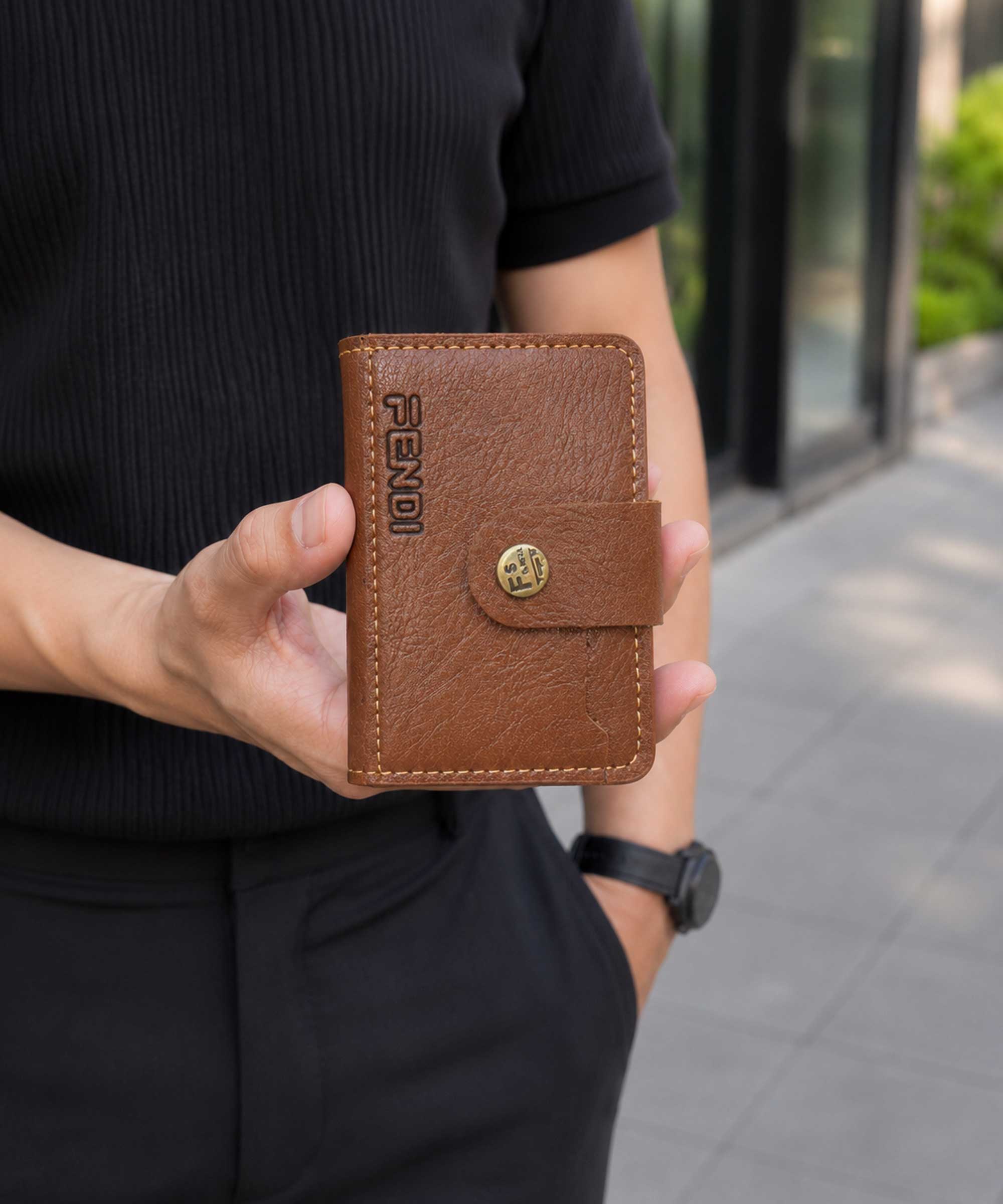 جاکارتی دکمه‌دار طرح FENDI